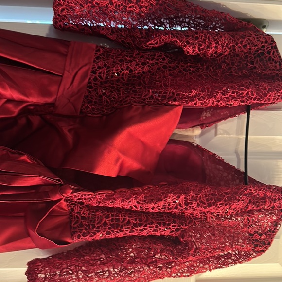 Formal burgundy dress, never worn - Picture 5 of 5